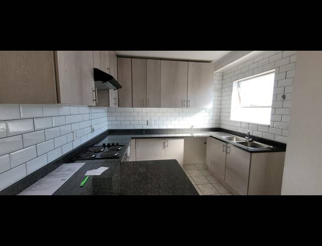 2 BEDROOM TOWNHOUSE FOR SALE IN BASSONIA
